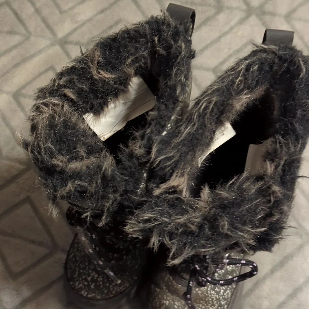 Quest Kids' winter snow boots with a black and‎ white speckled pattern and faux